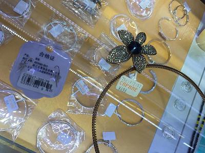 上海一配飾店被查 部分仿真飾品重金屬含量超標
